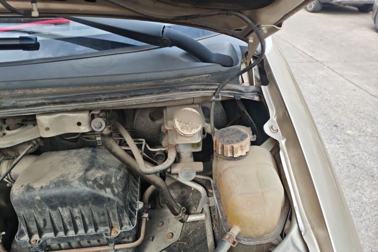 Used FORTHING Lingzhi 2016 M3L 1.6L 7-Seater Comfort Model Engine Bay Left