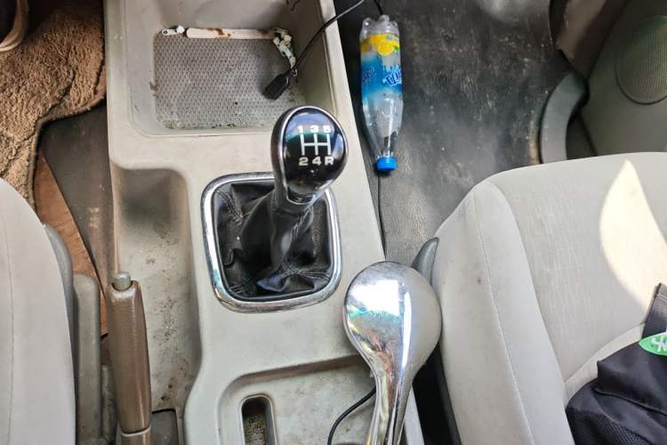 Used FORTHING Lingzhi 2016 M3L 1.6L 7-Seater Standard Model Gear Lever