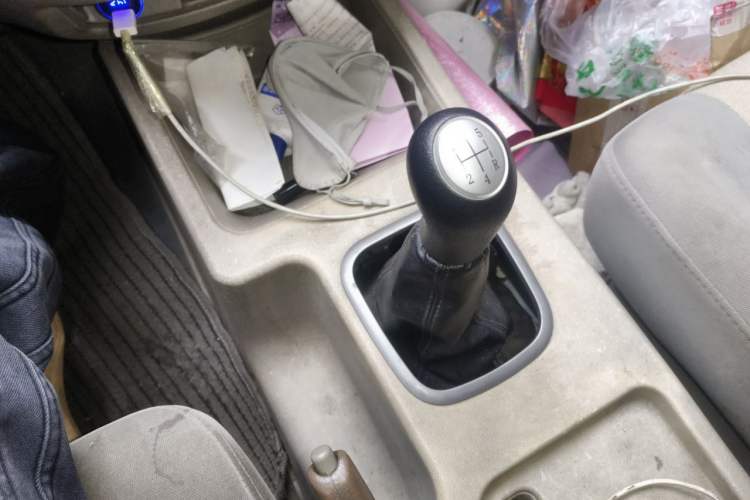 Used FORTHING Lingzhi 2016 V3 1.5L 7-Seater Standard Model China V Emission Standard Gear Lever