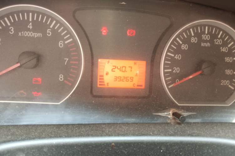 Used FORTHING Lingzhi 2016 M3L 1.6L 9-Seater Standard Model Odometer Close Up