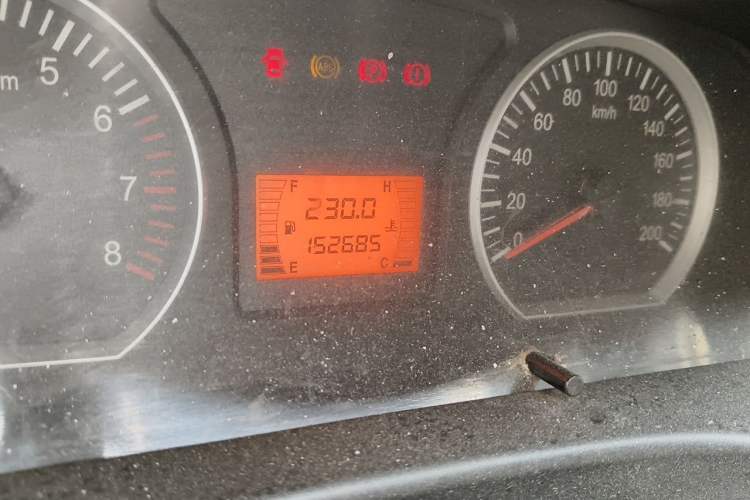 Used FORTHING Lingzhi 2016 M3L 1.6L 7-Seater Standard Model Odometer Close Up