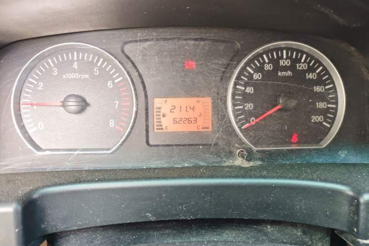 Used FORTHING Lingzhi 2016 M3L 1.6L 7-Seater Standard Model Odometer Close Up