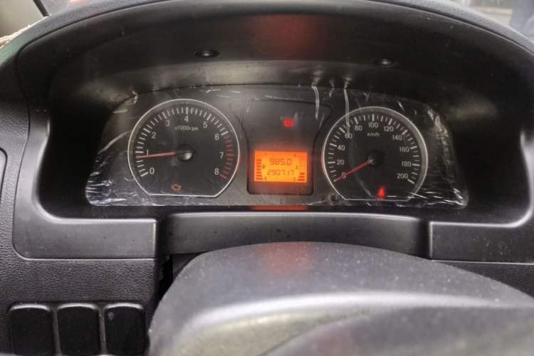 Used FORTHING Lingzhi 2016 V3 1.5L 7-Seater Standard Model China V Emission Standard Odometer Close Up