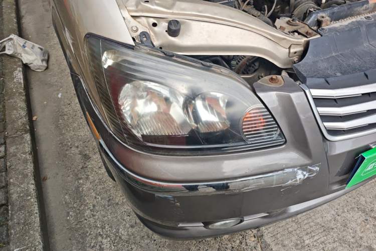 Used FORTHING Lingzhi 2016 M3L 1.6L 7-Seater Comfort Model Right Front Headlight
