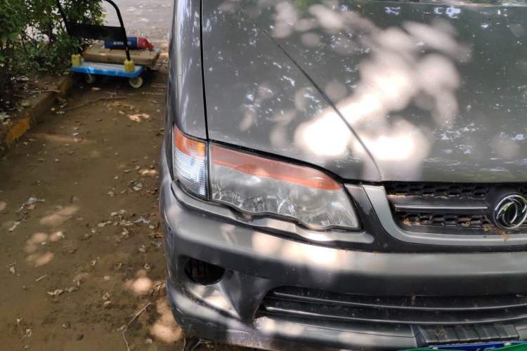 Used FORTHING Lingzhi 2016 V3 1.5L 7-Seater Standard Model China V Emission Standard Right Front Headlight