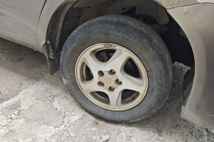 Used FORTHING Lingzhi 2016 M3 1.6L 7-Seater Comfort Model China V Standard Right Front Wheel Hub