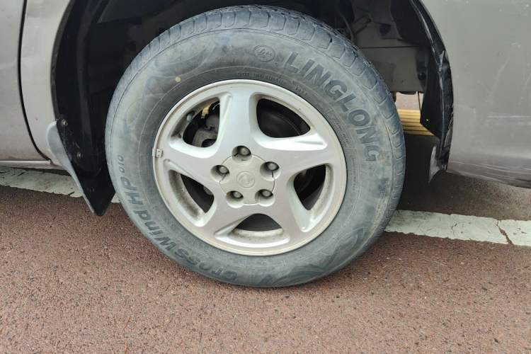 Used FORTHING Lingzhi 2016 M3 1.6L 7-Seater Comfort Model China V Standard Right Front Wheel Hub