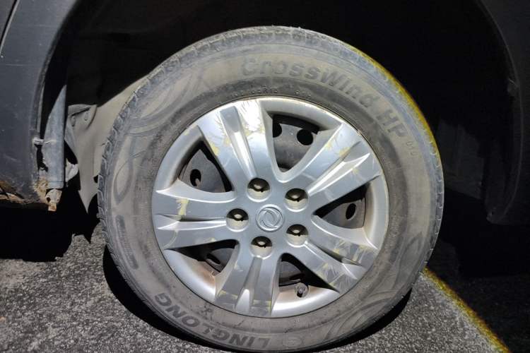 Used FORTHING Lingzhi 2016 V3 1.5L 7-Seater Comfort Model China V Standard Right Front Wheel Hub