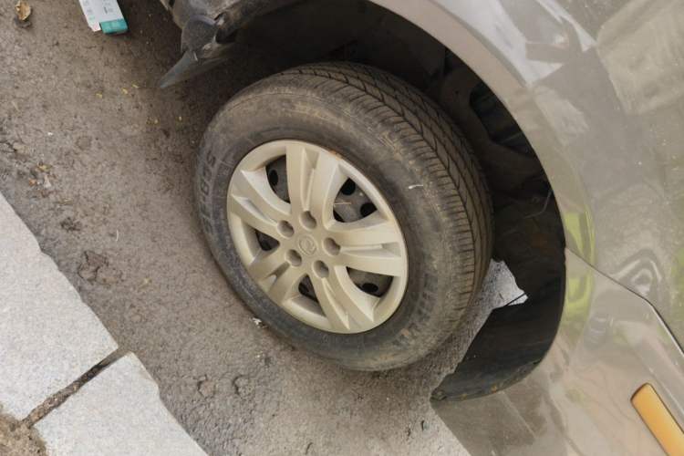 Used FORTHING Lingzhi 2016 M3L 1.6L 7-Seater Standard Model Right Front Wheel Hub