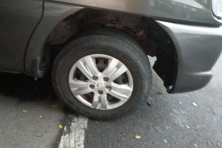 Used FORTHING Lingzhi 2016 V3 1.5L 7-Seater Comfort Model China V Standard Right Front Wheel Hub