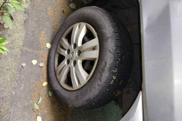 Used FORTHING Lingzhi 2016 V3 1.5L 7-Seater Standard Model China V Emission Standard Right Front Wheel Hub