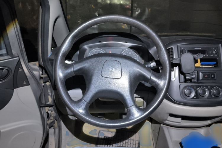 Used FORTHING Lingzhi 2016 V3 1.5L 7-Seater Comfort Model China V Standard Steering Wheel