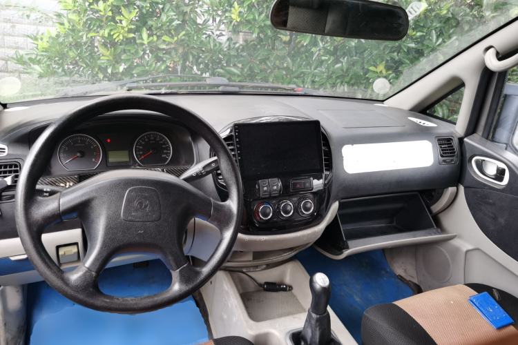 Used FORTHING Lingzhi 2016 V3 1.5L 7-seat Standard Model China IV Standard Center Console