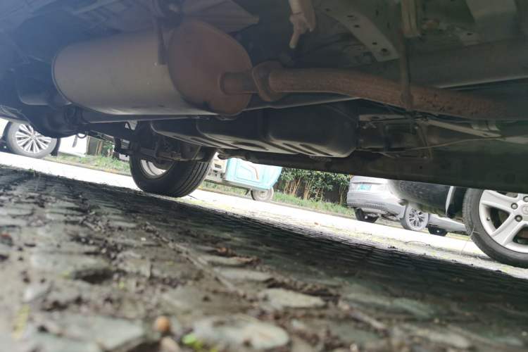 Used FORTHING Lingzhi 2016 V3 1.5L 7-seat Standard Model China IV Standard Chassis Front Right