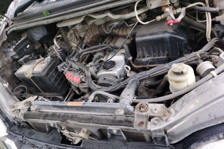 Used FORTHING Lingzhi 2016 V3 1.5L 7-seat Standard Model China IV Standard Engine Bay