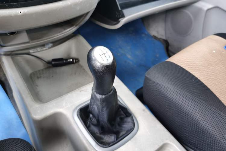 Used FORTHING Lingzhi 2016 V3 1.5L 7-seat Standard Model China IV Standard Gear Lever