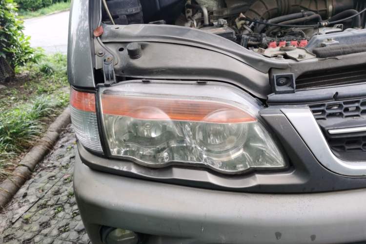 Used FORTHING Lingzhi 2016 V3 1.5L 7-seat Standard Model China IV Standard Right Front Headlight