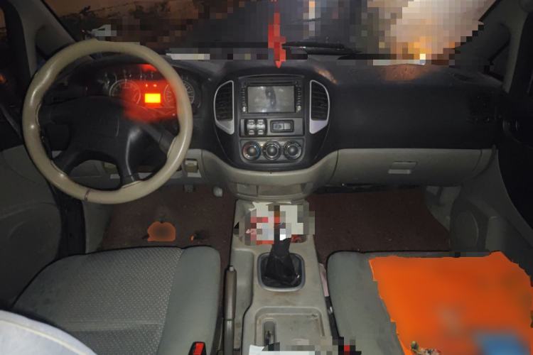 Used FORTHING Lingzhi 2016 V3 1.5L 7-seat Standard Model China IV Standard Center Console