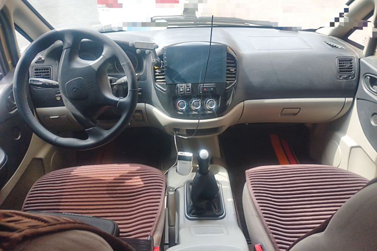 Used FORTHING Lingzhi 2016 M3L 1.6L 7-Seater Comfort Model Center Console