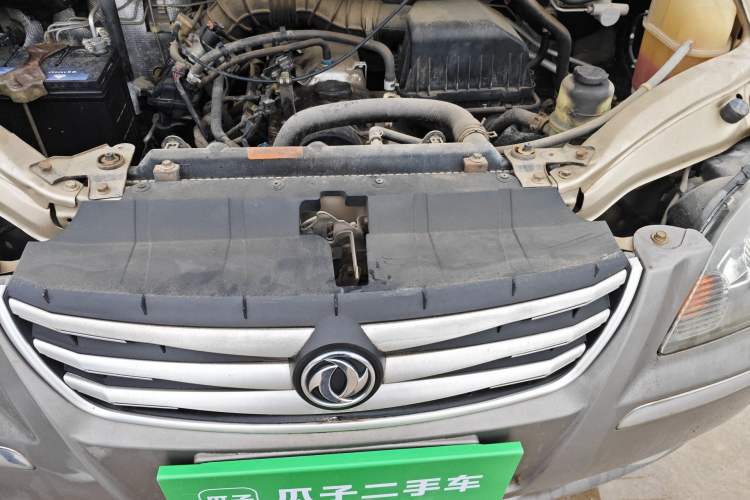 Used FORTHING Lingzhi 2016 V3 1.5L 7-Seater Comfort Model China V Standard Engine Bay