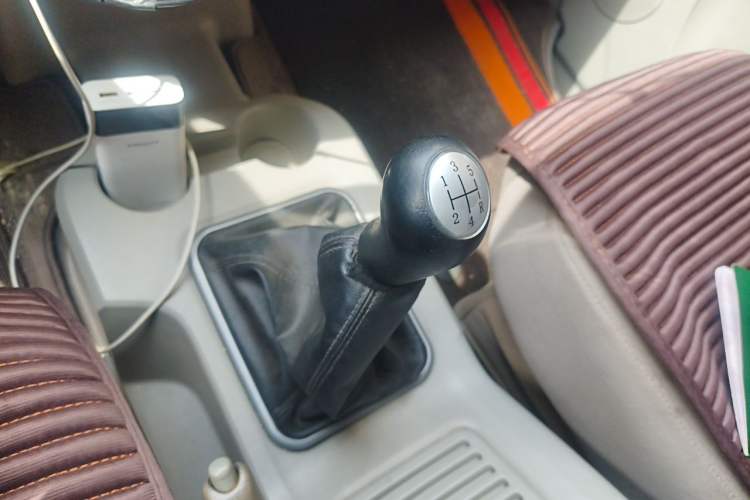 Used FORTHING Lingzhi 2016 M3L 1.6L 7-Seater Comfort Model Gear Lever