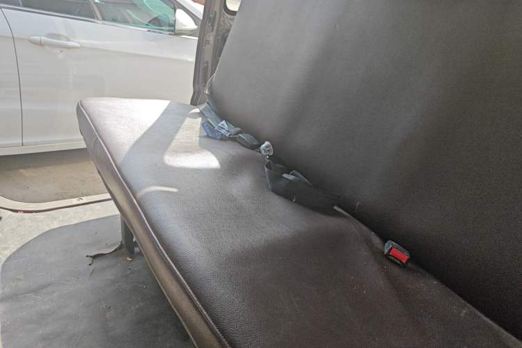 Used FORTHING Lingzhi 2016 V3 1.5L 5-Seater Special Offer Model Left Rear Seat