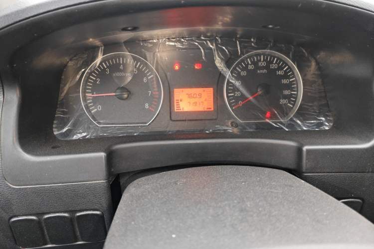 Used FORTHING Lingzhi 2016 V3 1.5L 7-Seater Comfort Model China V Standard Odometer Close Up