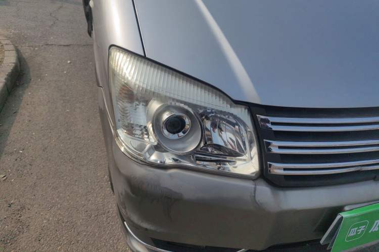 Used FORTHING Lingzhi 2016 M5 2.0L 7-seat Long-wheelbase Standard Model Right Front Headlight