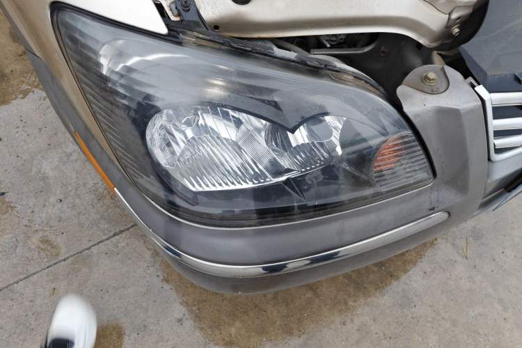 Used FORTHING Lingzhi 2016 V3 1.5L 7-Seater Comfort Model China V Standard Right Front Headlight