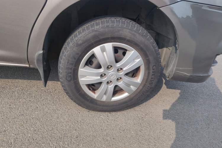 Used FORTHING Lingzhi 2016 M5 2.0L 7-seat Long-wheelbase Standard Model Right Front Wheel Hub