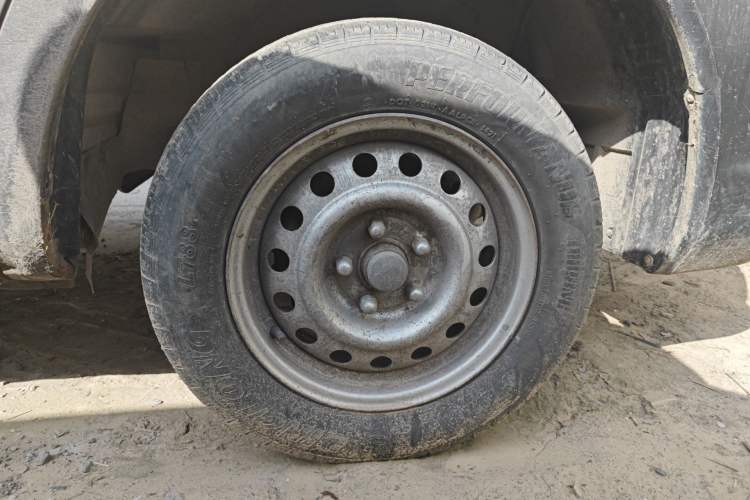 Used FORTHING Lingzhi 2016 V3 1.5L 5-Seater Special Offer Model Right Front Wheel Hub
