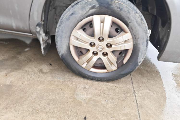 Used FORTHING Lingzhi 2016 V3 1.5L 7-Seater Comfort Model China V Standard Right Front Wheel Hub