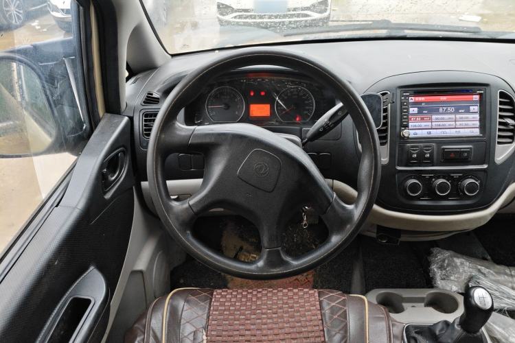 Used FORTHING Lingzhi 2016 V3 1.5L 7-Seater Comfort Model China V Standard Steering Wheel
