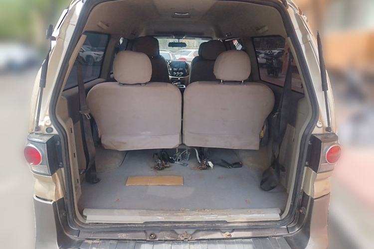 Used FORTHING Lingzhi 2016 M3L 1.6L 7-Seater Comfort Model Trunk