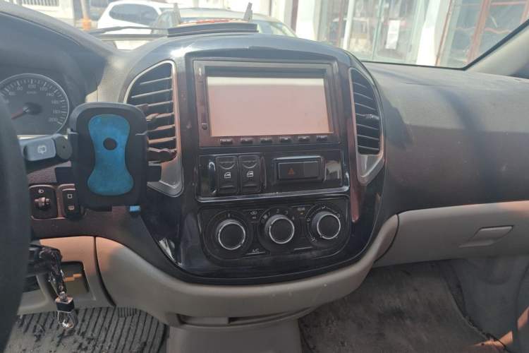Used FORTHING Lingzhi 2016 M3 1.6L 7-Seater Luxury Model China IV Standard Audio And AC Panel