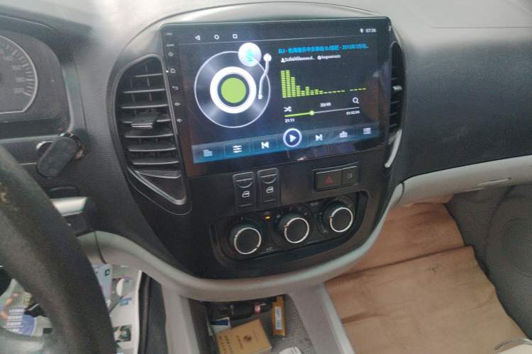 Used FORTHING Lingzhi 2016 V3 1.5L 7-Seater Comfort Model China V Standard Audio And AC Panel