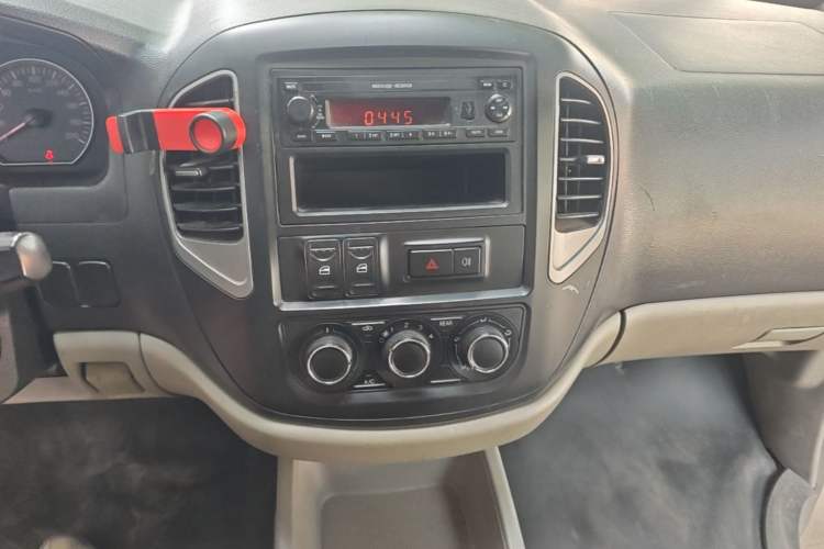 Used FORTHING Lingzhi 2016 V3 1.5L 7-seat Standard Model China IV Standard Audio And AC Panel