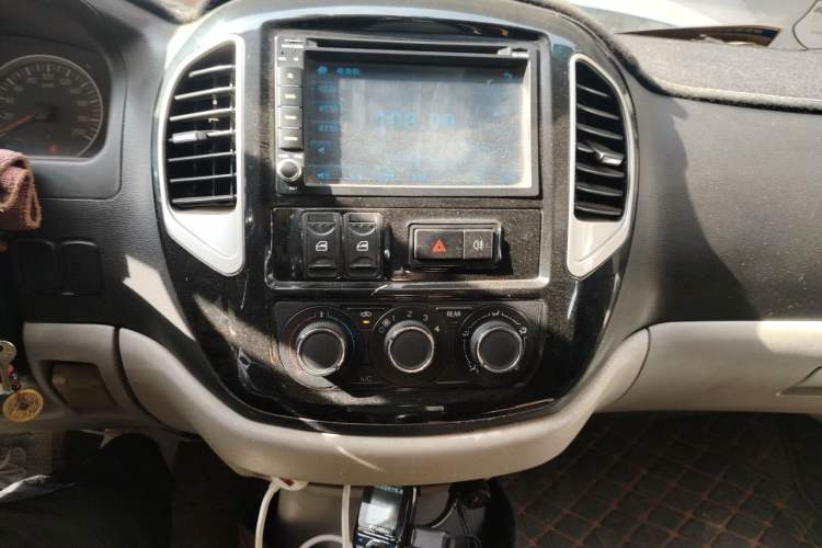 Used FORTHING Lingzhi 2016 M3L 1.6L 7-Seater Comfort Model Audio And AC Panel