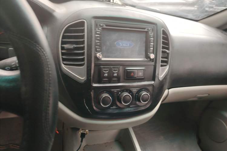 Used FORTHING Lingzhi 2016 V3 1.5L 7-Seater Standard Model China V Emission Standard Audio And AC Panel