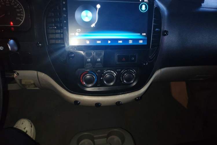 Used FORTHING Lingzhi 2016 V3 1.5L 7-Seater Luxury Model China IV Standard Audio And AC Panel
