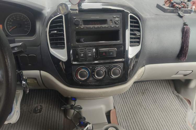 Used FORTHING Lingzhi 2016 M3L 1.6L 7-Seater Comfort Model Audio And AC Panel