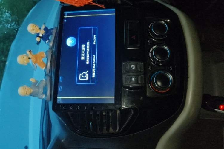Used FORTHING Lingzhi 2016 M3 1.6L 7-Seater Luxury Model China IV Standard Audio And AC Panel