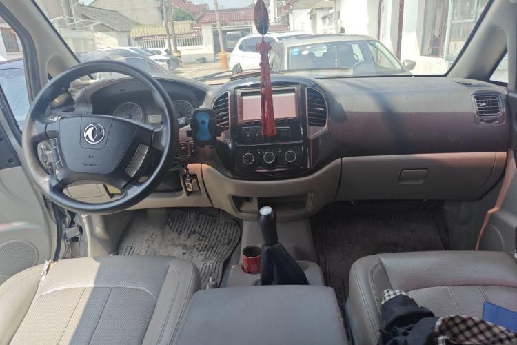 Used FORTHING Lingzhi 2016 M3 1.6L 7-Seater Luxury Model China IV Standard Center Console