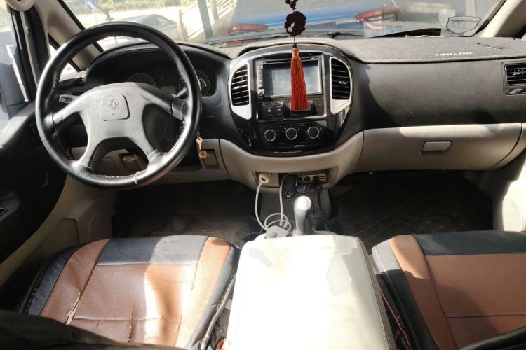 Used FORTHING Lingzhi 2016 M3L 1.6L 7-Seater Comfort Model Center Console
