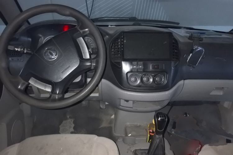 Used FORTHING Lingzhi 2016 M3L 1.6L 7-Seater Comfort Model Center Console