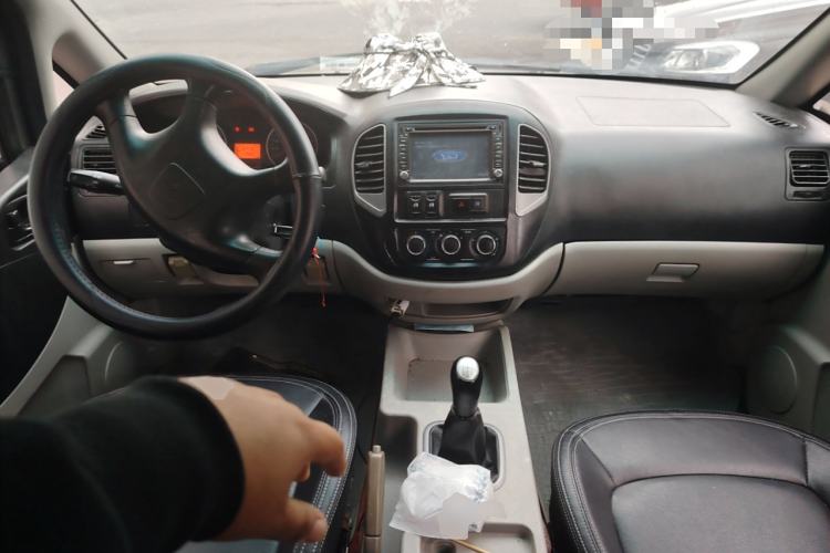 Used FORTHING Lingzhi 2016 V3 1.5L 7-Seater Standard Model China V Emission Standard Center Console