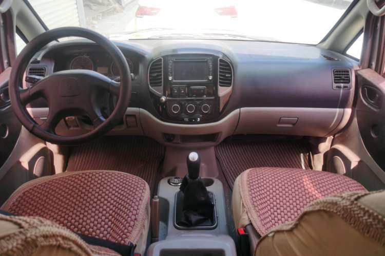 Used FORTHING Lingzhi 2016 M3L 1.6L 7-Seater Comfort Model Center Console