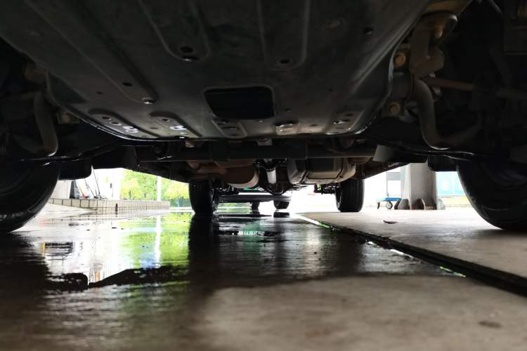 Used FORTHING Lingzhi 2016 M5 2.0L 7-seat Long-wheelbase Standard Model Chassis Front