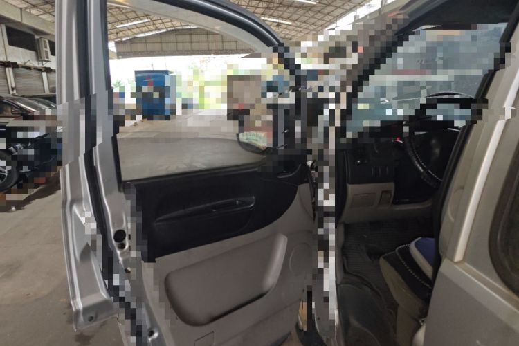 Used FORTHING Lingzhi 2016 V3 1.5L 7-Seater Standard Model China V Emission Standard Driver Seat