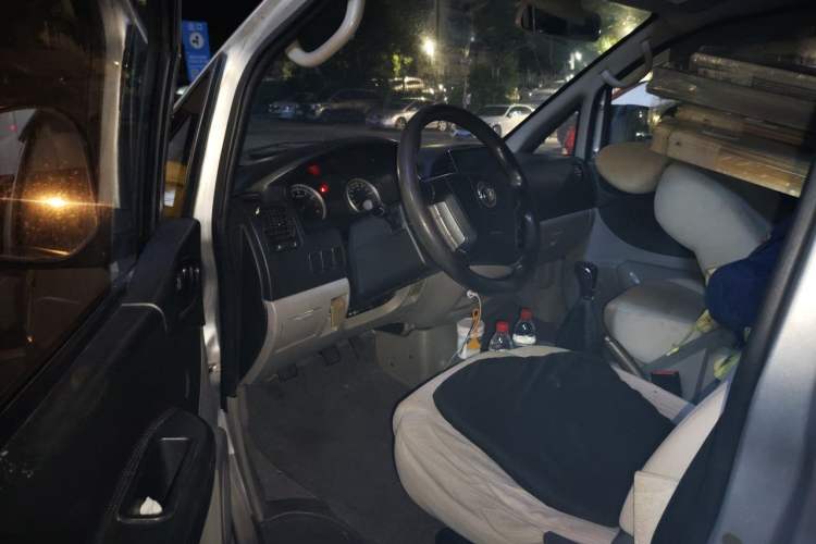 Used FORTHING Lingzhi 2016 M3 1.6L 7-Seater Comfort Model China IV Standard Driver Seat